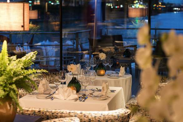 AMADEUS Diamond Panorama Restaurant 4 ©Lueftner Cruises Amadeus.jpg